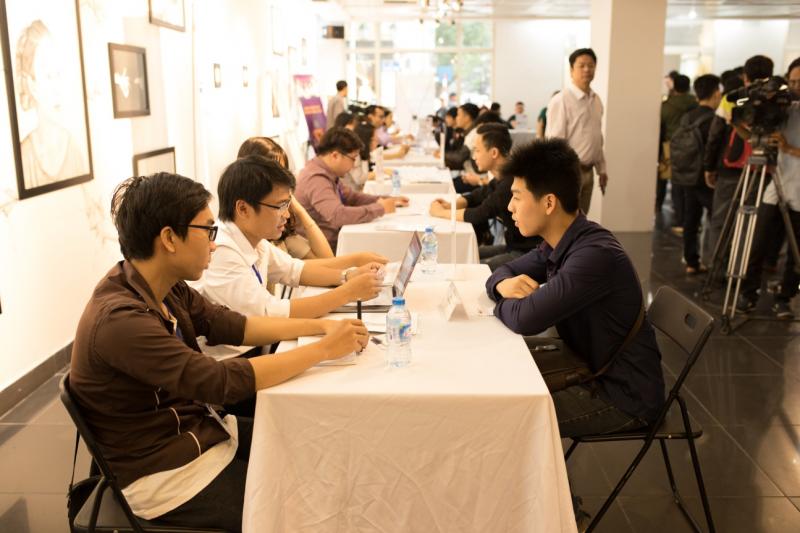 aptech-job-fair-2017-nguoi-tre-viet-nen-chon-nganh-gi-de-co-luong-2000-usd-1