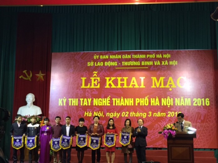 aprotrain-aptech-tham-du-ky-thi-tay-nghe-tp-ha-noi-nam-2016-1