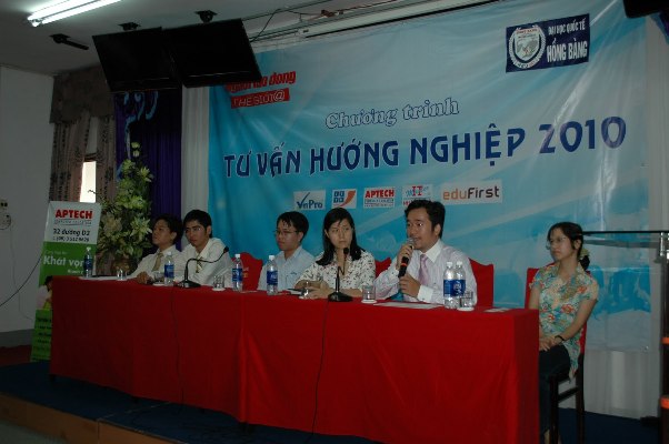 aprotrain-aptech-dong-hanh-cung-cac-ban-tre-trong-chuong-trinh-tu-van-huong-nghiep-2010-1
