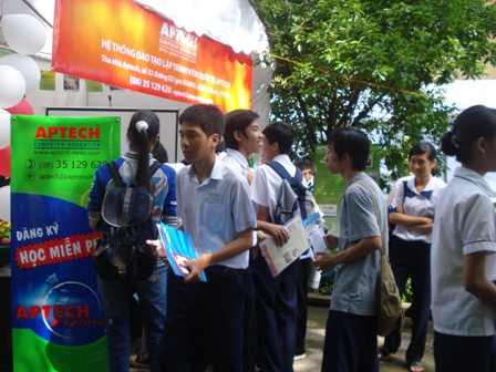 aprotrain-aptech-va-ngay-hoi-cung-ban-quyet-dinh-tuong-lai-1