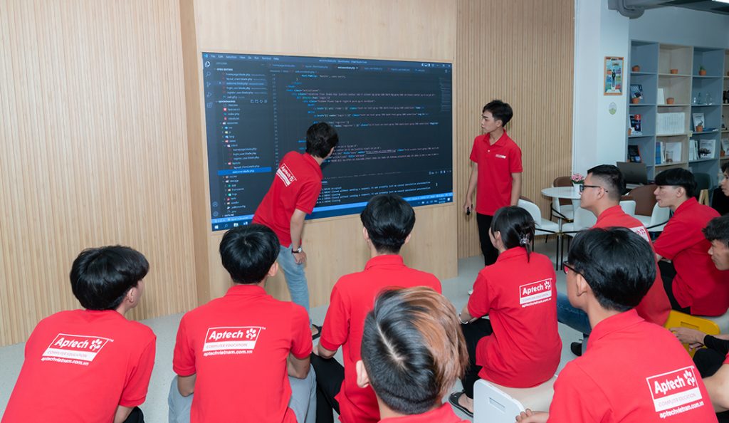 Khong chi biet code nguoi hoc IT can biet ke chuyen bang du lieu H4