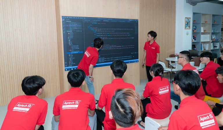 Khong-chi-biet-code-nguoi-hoc-IT-can-biet-ke-chuyen-bang-du-lieu-H4