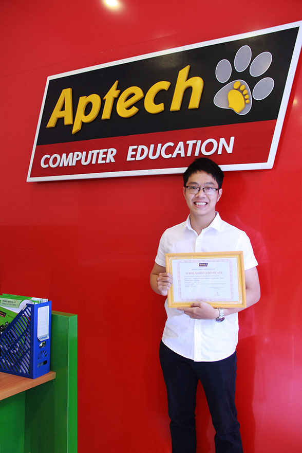 gap-go-chang-trai-am-tron-suat-hoc-bong-toan-phan-65-trieu-tu-aptech-01