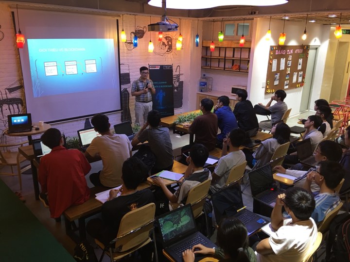 aptech-cung-cap-tai-lieu-cuoc-thi-hackathon-junctionxhanoi-2018